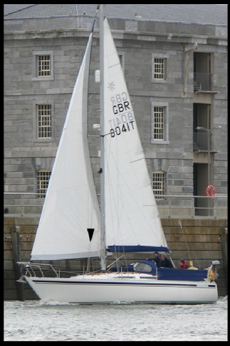 Sailing yacht propelled by sail (mainsail and genoa) and machinery