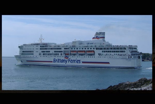 Power-driven vessel - ferry (Pont-Aven)